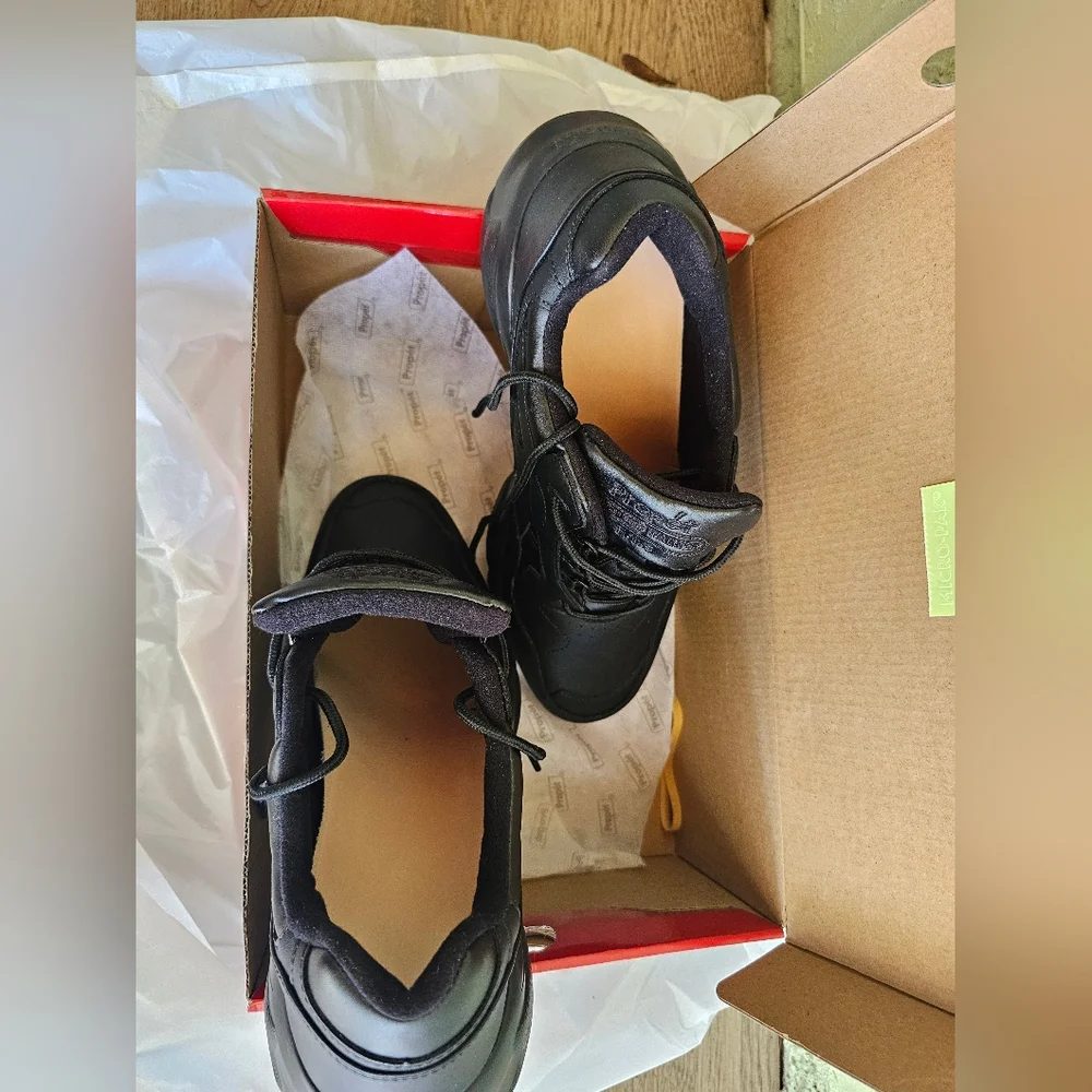 Propet Men's Black Leather Sneakers - Picture 4 of 12